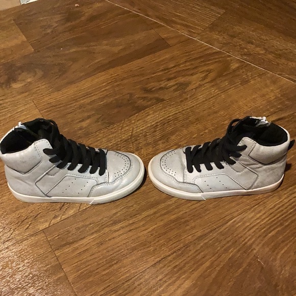 New Gap Kids Silver High Top Tennis Shoes. Size 12 - Picture 3 of 5